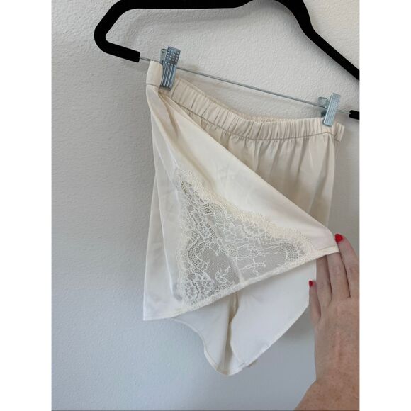 EUC Abercrombie Cream Satin Pajamas 3-piece matching set, size: M - Picture 7 of 9